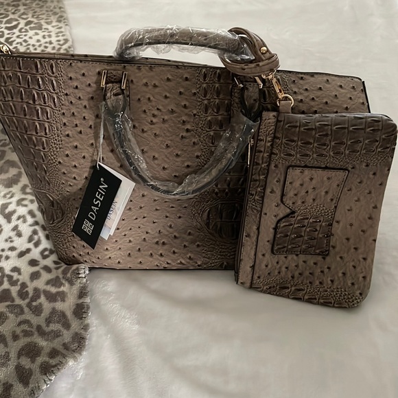 DASEIN Handbags - DASEIN Faux ostrich purse set, gray